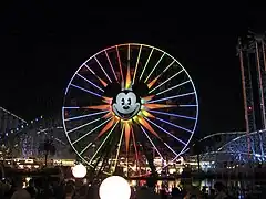 Mickey's Fun Wheel, la nuit.