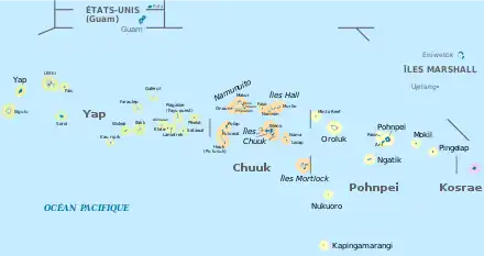 Carte en couleur. Les quatre États de Micronésie (Yap, Chuuk, Pohnpei et Kosrae) sont des îles entourées de couleur.