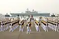 Midshipmen du corps des Marines lors d'une parade officielle.