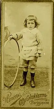 Format mignonnette, photographe Amenc (Rouen), vers 1900.
