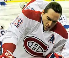 Photographie de Cammalleri avec le maillot blanc des Canadiens de Montréal