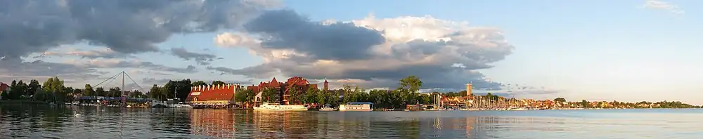 Vue sur Mikołajki depuis le lac