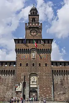 La tour du Filarète du château des Sforza à Milan (XVe siècle).