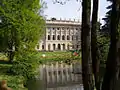 La villa royale vue des jardins.