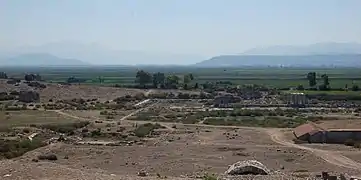 Agora et, au fond, ancien port