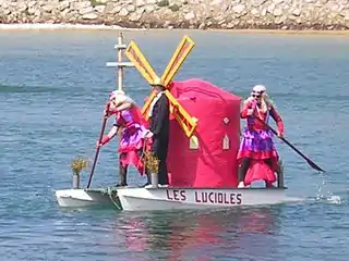 Défilé nautique (parodie) sur le Courant lors de la fête de la mer de Mimizan