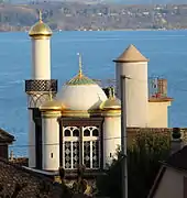 Minaret de Philippe Suchard à Serrières photographié depuis le nord (rue Battieux, avant le pont)