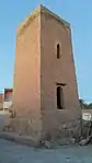 Minaret en ruines, ayant pour soubassement un mausolée antique, situé à 50 mètres au Nord de la mosquée de Bled el Adher