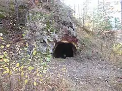 Ancienne mine de minerai de fer à la limite ouest de la commune de Sahorre, au-dessus du Thorrent.