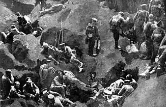Évacuation des prisonniers allemands hors d'une tranchée minée par l'armée britannique (1915).