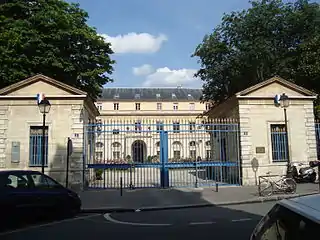 Entrée du ministère de l'Enseignement supérieur et de la Recherche.