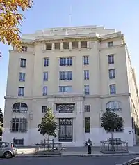 Façade place de Fontenoy.