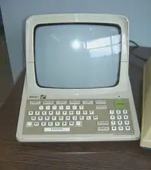 Minitel 1 : c'est l'un des premiers modèles de Minitel. Le modem permettait de bâtir des serveurs Minitel en connectant le serveur au Minitel puis à la ligne téléphonique.