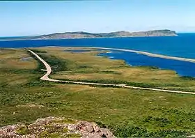 La côte nord de Grande Miquelon, avec au fond la presqu'île du Cap.
