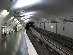 Le profil particulier de la station Mirabeau.