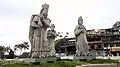 Des immenses statues représentant les Rois mages à Praia do Anil