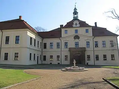 Façade du château de Mirošov.