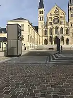 Miroir d'eau Basilique Saint Remi