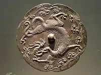 Miroir Tang, 700-750. Dragon et nuages. Bronze D. 21.5 cm. Freer and Sackler Galleries, Washington DC