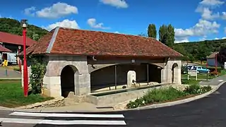 Le lavoir-abreuvoir.