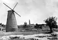 Mishkenot Sha'ananim et le moulin Montefiore, Jérusalem, v. 1930.