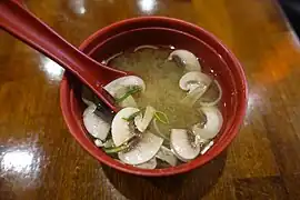 Soupe miso au dashi, de la cuisine japonaise.