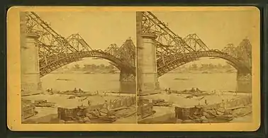 Construction en encorbellement des arches du pont Eads au-dessus du Mississippi