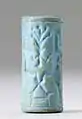 Sceau-cylindre du style commun en faïence des personnages héroïques autour d'un arbre et des griffons, Walters Art Museum.