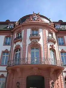 Partie centrale du Palais Ostein avec le grand balcon