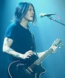 Description de l'image Miyavi at Irving Plaza on October 31, 2011(cropped).jpg.