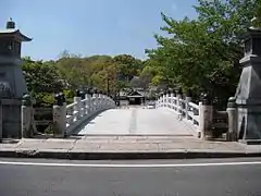 Pont en arc taiko-bashi