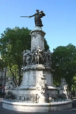 Jean Turcan, Monument des Mobiles (1894), Marseille. La France armée, statue sommitale en bronze, est de Constant Roux.