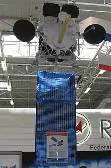 Description de l'image Model of Electro-L Meteo-satellite, Paris Air Show 2011.jpg.