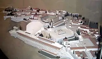 Maquette de Pergame. Dans la ville haute : agora, palais, arsenal, bibliothèque, théâtre, temples, Grand Autel. Pergamon Museum.