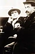Amedeo Modigliani et Adolphe Basler à La Rotonde (c. 1918).