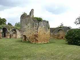 Château - Cour et tour centrale.