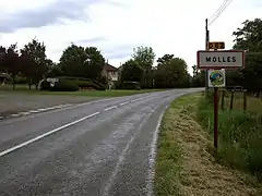 Entrée de Molles par la D 62