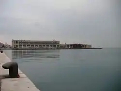 Lumières sur les installations portuaires de Trieste, vers le molo Audace.