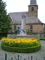 Poilu au repos (monument aux morts)