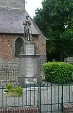 Poilu au repos (monument aux morts)