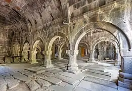 Les arches à l'intérieur du monastère