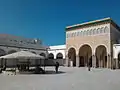 Vue de la cour intérieure de la mosquée.