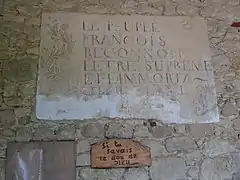 Inscription révolutionnaire située dans le porche de l'église.