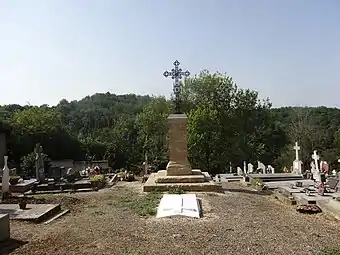 Croix dans le cimetière.