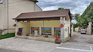 Le lavoir-abreuvoir.