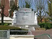 Le monument aux morts.