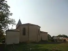 Vue sur le chevet de l'église.