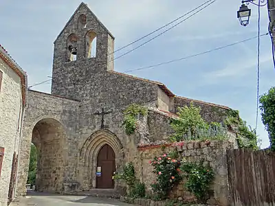 L'église Saint-Étienne près d'une porte de l'ancien castrum