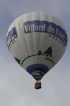 Montgolfière accueillant le public