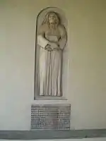 Monument à  la légendaire Monna Tessa.